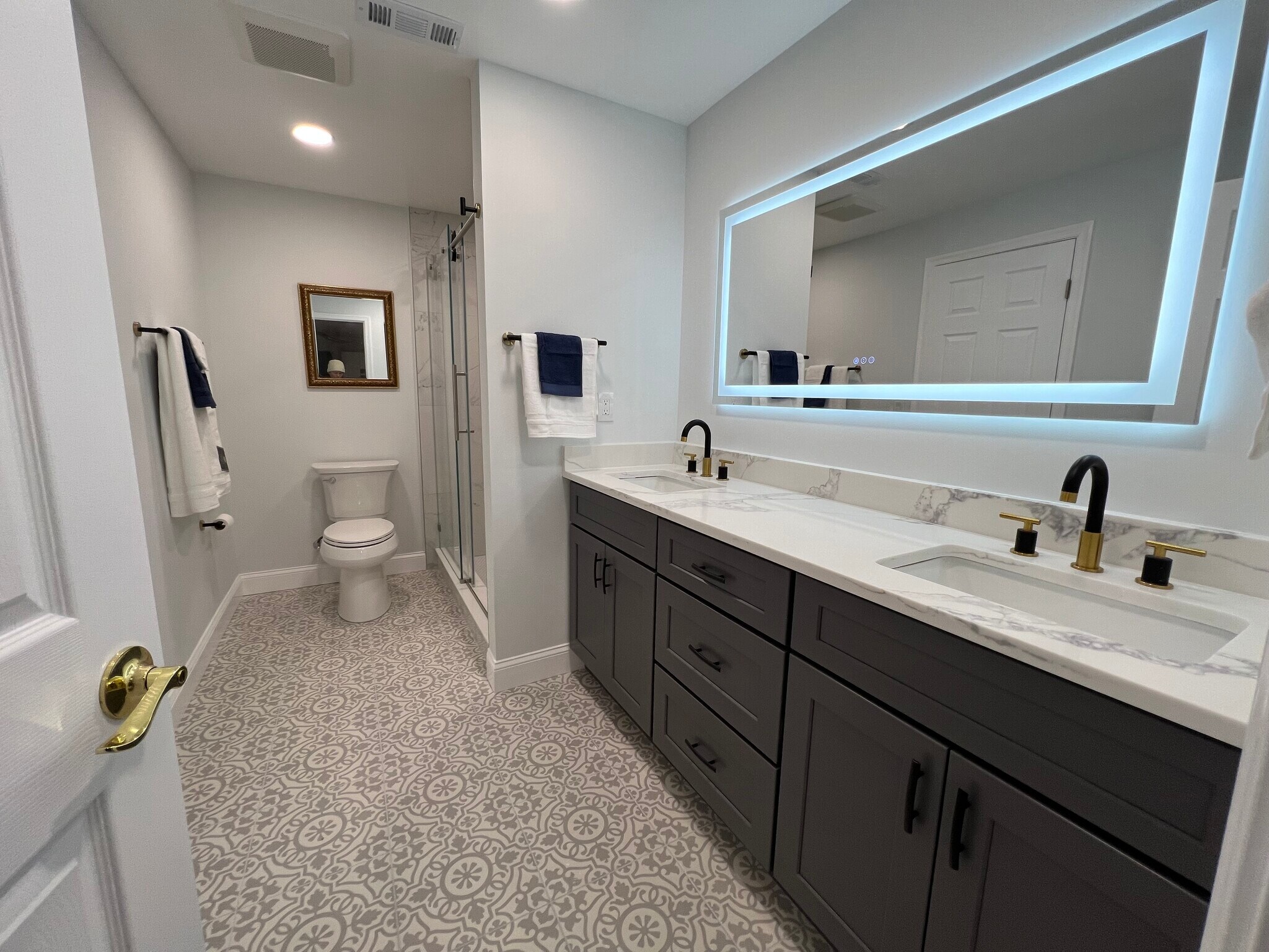 Full bath - 8145 Mount Vernon Hwy