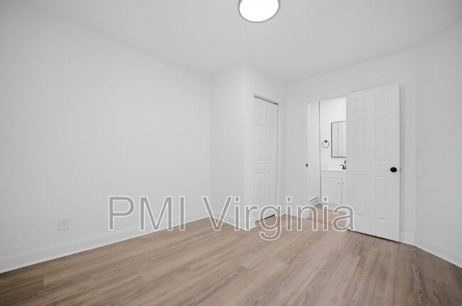 Building Photo - 307 N 4th St