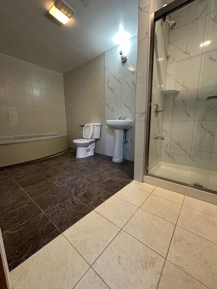 Building Photo - 721 Wharton St