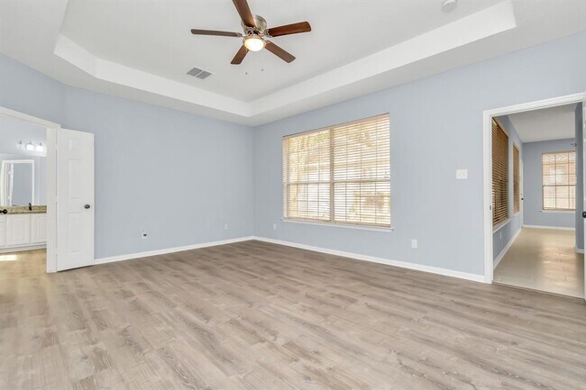 Building Photo - 19 Long Springs Pl