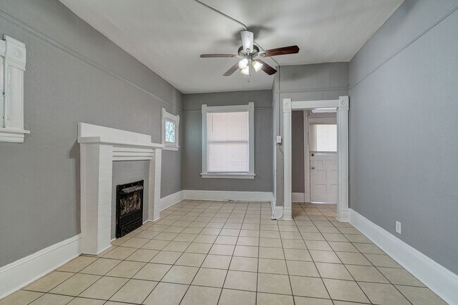 Building Photo - 605 Nino Aguilera St