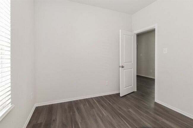 Building Photo - 15200 Estrella Rd E