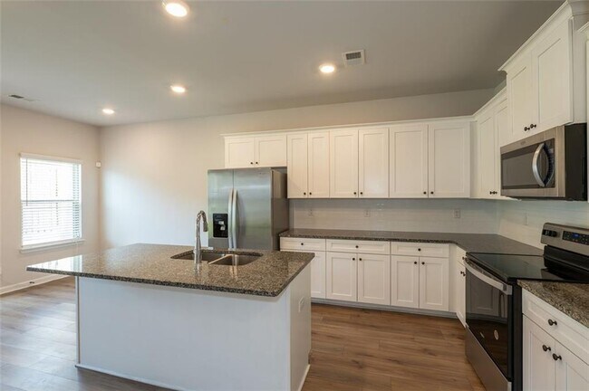 Building Photo - 6979 Zaniah Rd