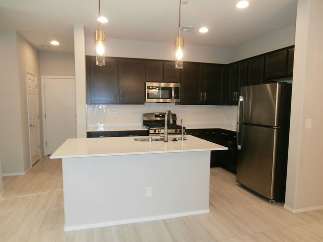 Building Photo - Amazing Townhome in Henderson NV!