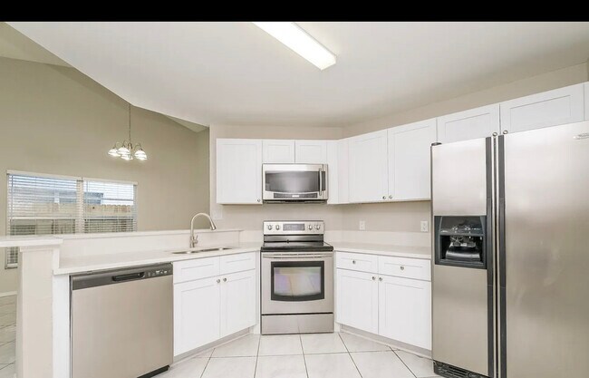 Building Photo - 1321 Coolridge Dr