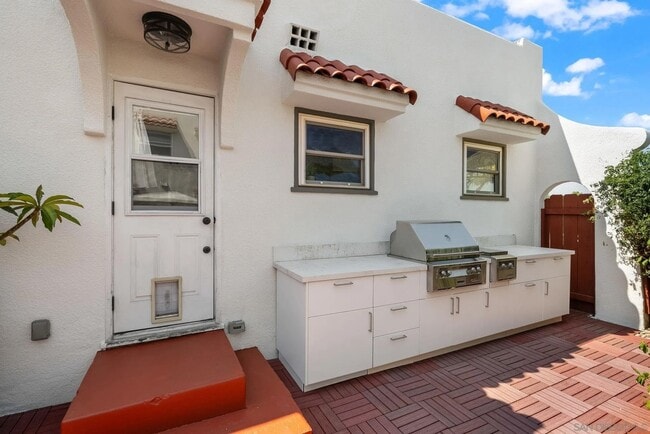 Building Photo - 2801 Meade Ave