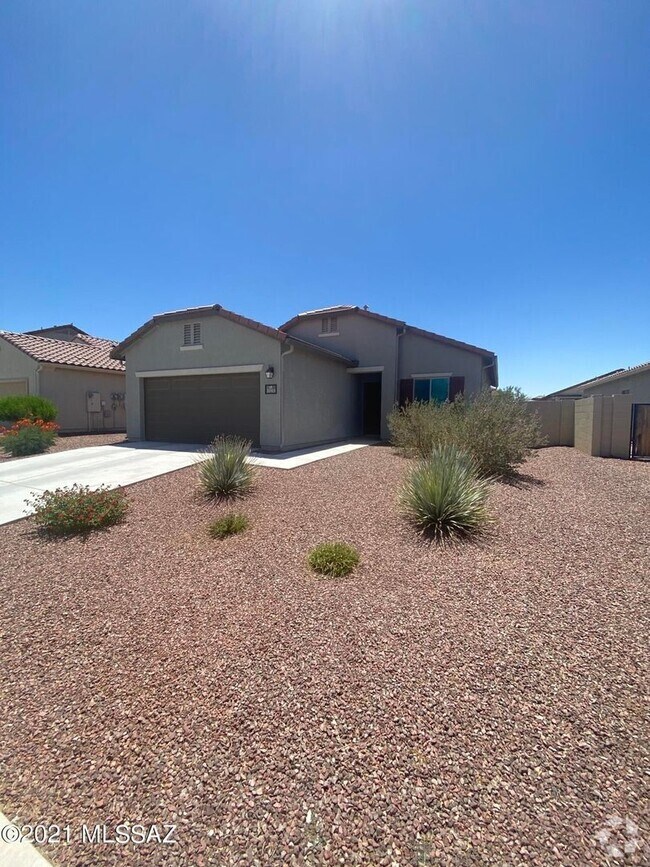 Building Photo - 2 Bedroom with Den in Red Rock