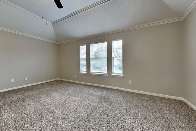 Building Photo - 2203 Pincher Creek Dr