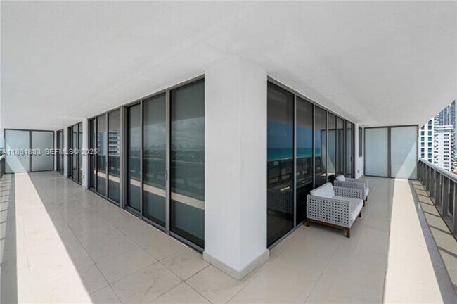 Building Photo - 5875 Collins Ave