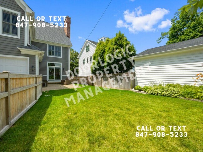 Building Photo - 735 W 8th St