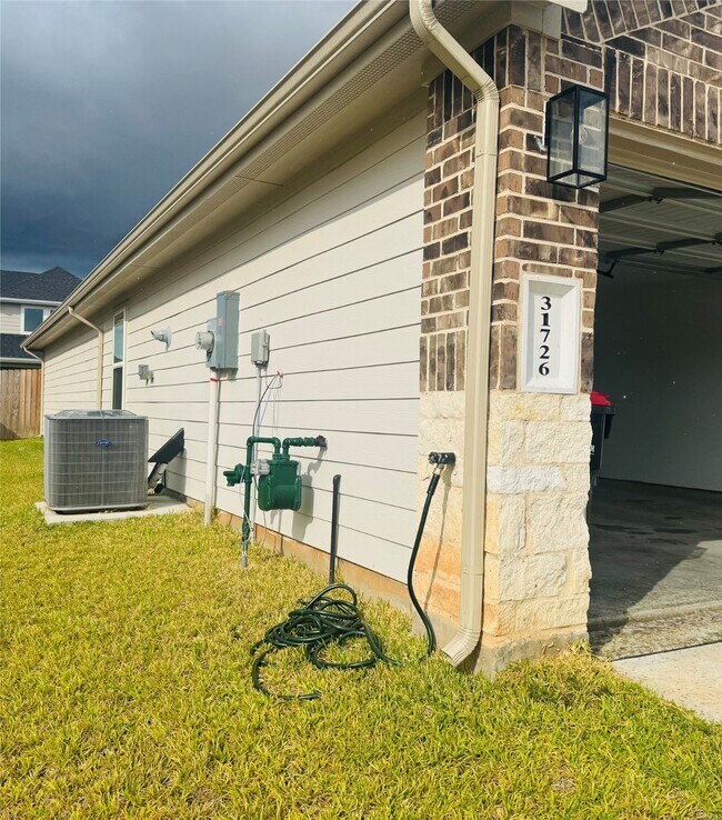 Building Photo - 31726 Sutton Mdws Ln
