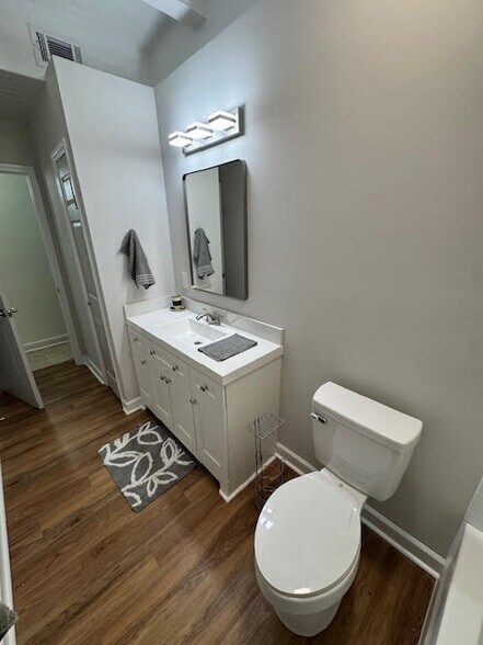 Building Photo - 8820 Manoo Pl