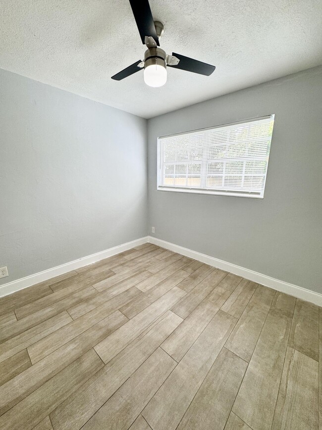 Building Photo - 350 Cypress Dr