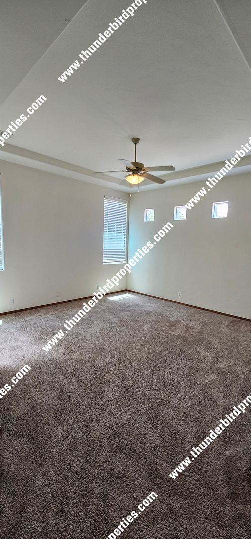 Building Photo - Beautiful and Spacious in NE Heights Gated...