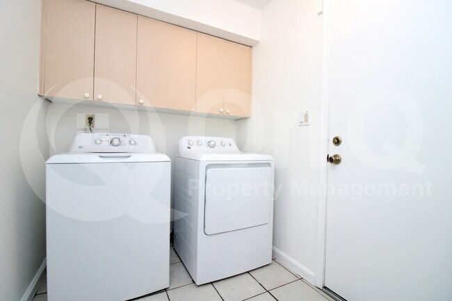 Building Photo - 4026 W Avenida Del Sol