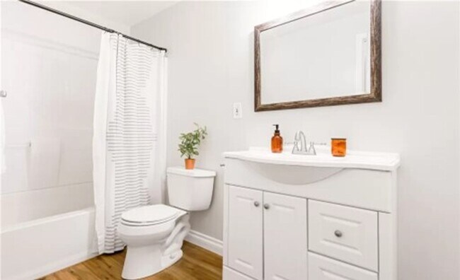 Building Photo - Awesome Juanita Condo for Lease