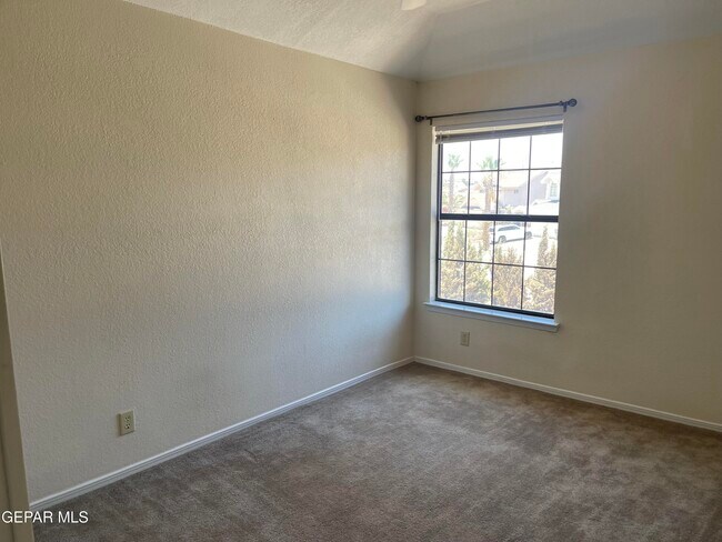 Building Photo - 705 Springfire Dr