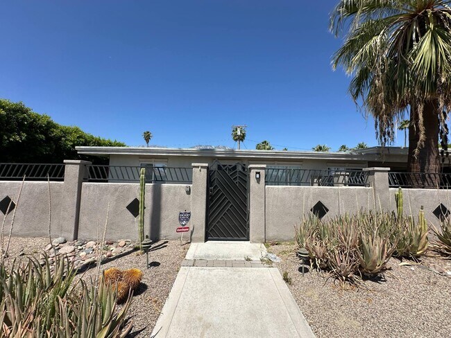 Building Photo - 725 S Mountain View Dr