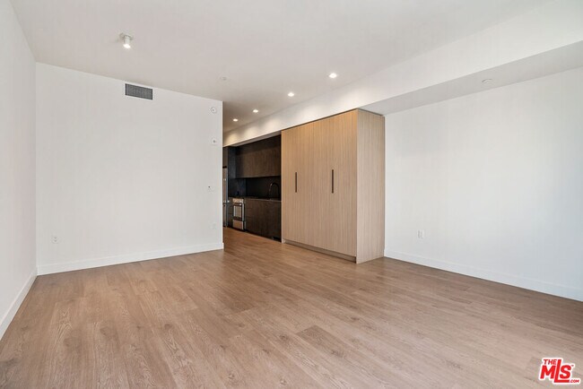 Building Photo - 10700 Tabor St