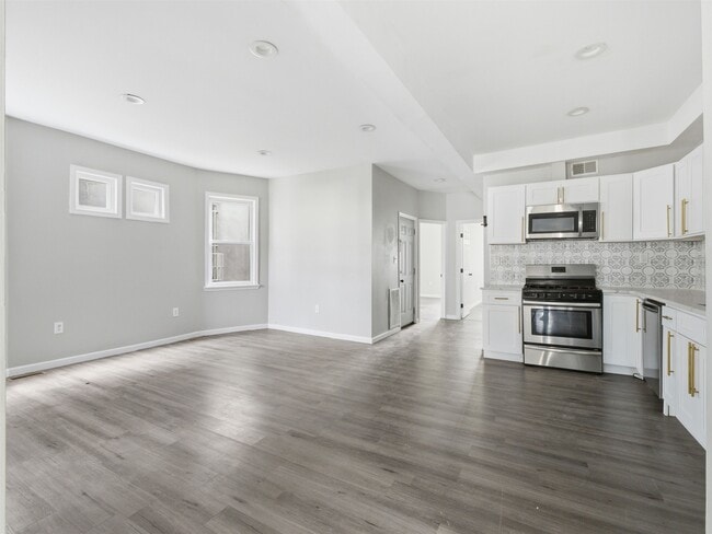 Building Photo - 23 Bayview Ave