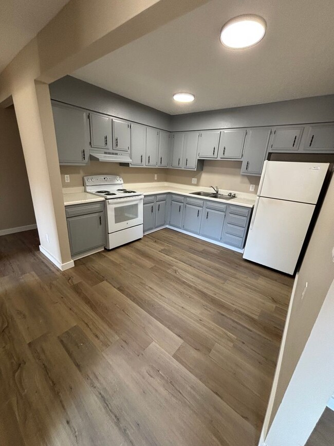 Primary Photo - Fairview Apartments