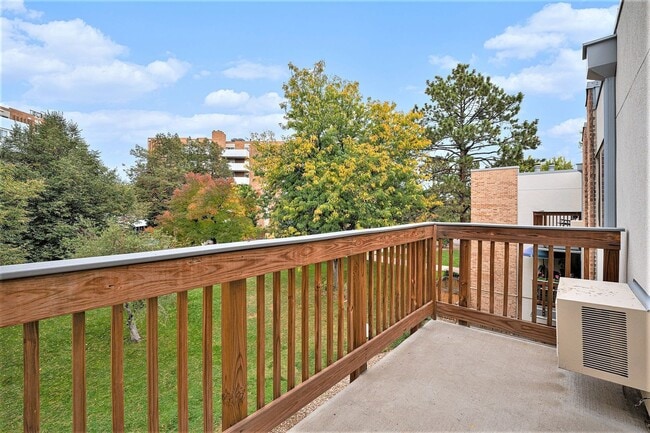 Building Photo - Beautifully Updated Condo In Desirable South East Denver Neighborhood
