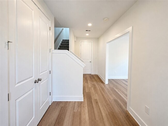 Building Photo - 307 Palisade Wy