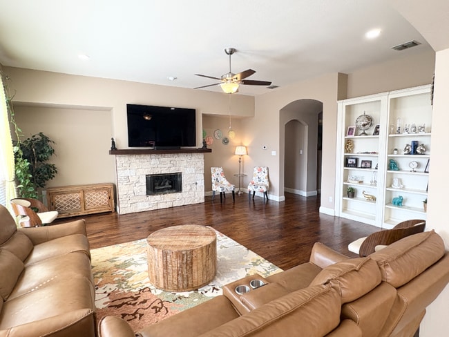 Building Photo - 1602 Wagon Wheel Dr