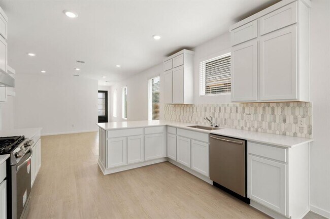 Building Photo - 6742 Sunset Velvet Dr