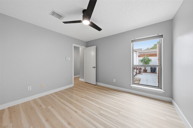 Building Photo - 2026 Ashford Hollow Ln