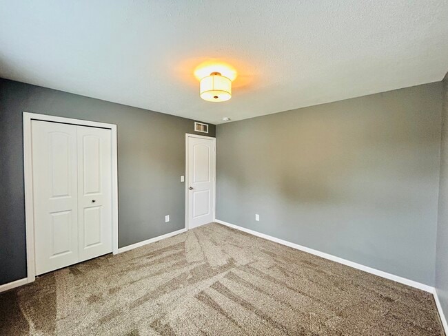 Building Photo - 5768 Buchanan Ave SW