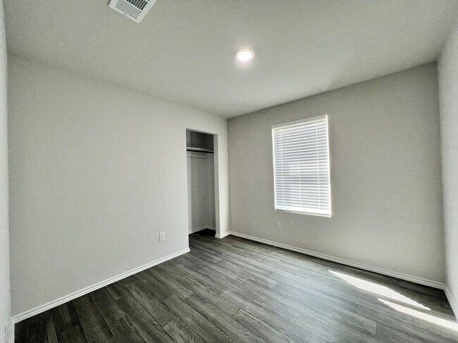 Building Photo - New Home in New Tolar Oaks Neighborhood