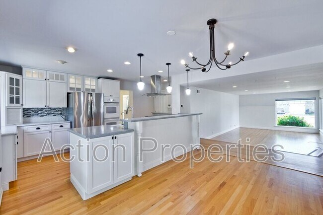 Building Photo - 1549 Alisal Ave
