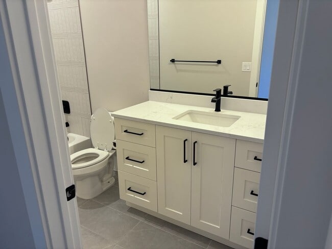 Building Photo - Wonderful single story 4 bed | 3 Bath | 2 Car Garage off Washington Dam Rd with Hot Tub