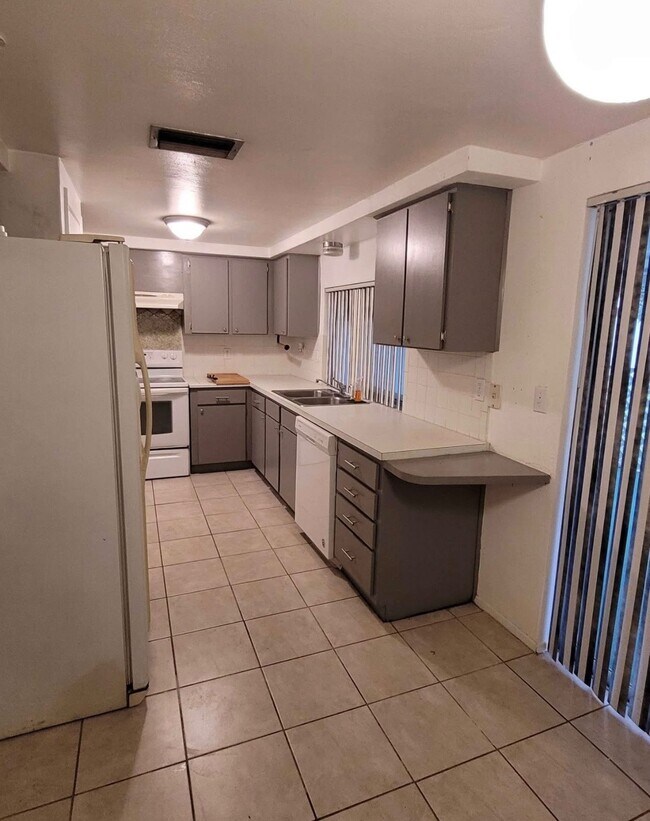 Building Photo - 12411 Partridge Hill Row