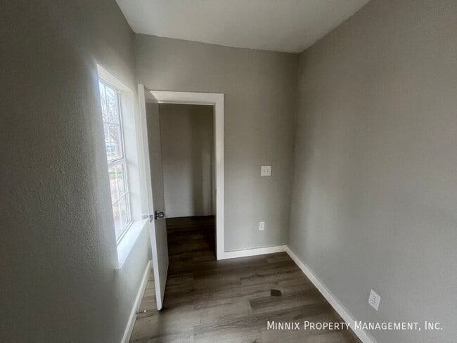 Building Photo - 950 S 10th St