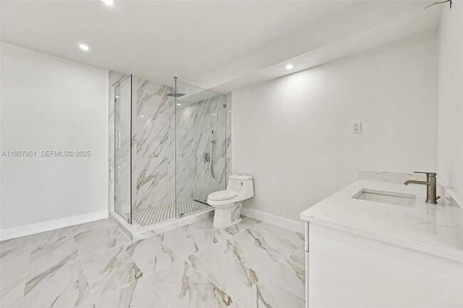 Building Photo - 1800 NE 114th St