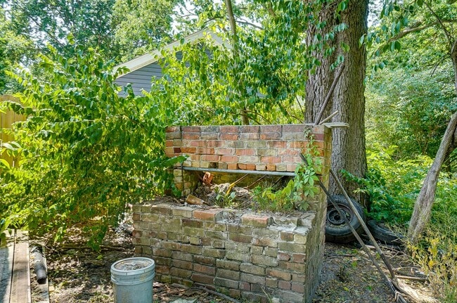 Building Photo - Spacious 3 Bedroom in Hamilton!