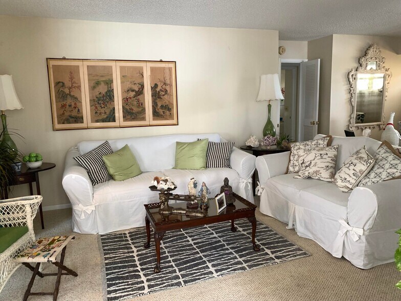 Building Photo - 3 Colonial Club Dr