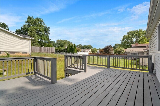 Building Photo - 2516 Westminister Dr