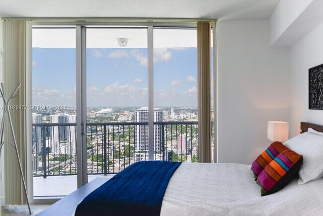 Building Photo - 1750 N Bayshore Dr