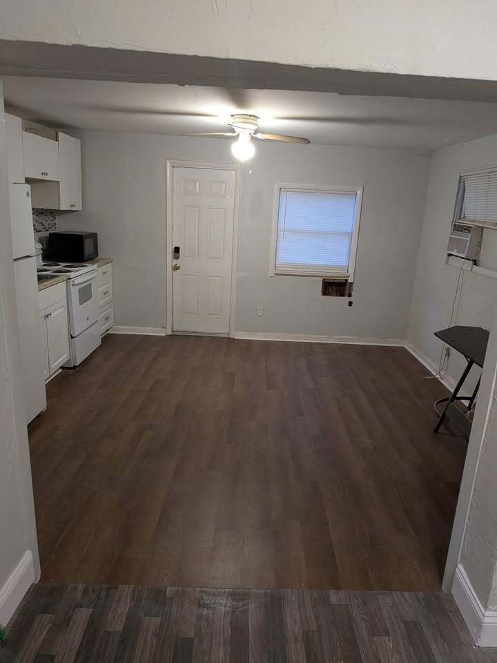 Building Photo - 1537 SW 44th Ave