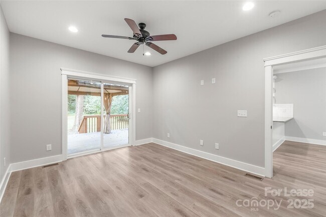 Building Photo - 712 Seldon Dr