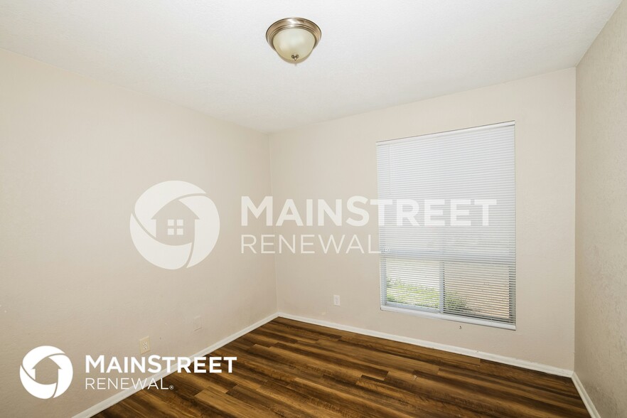 Building Photo - 3043 N 75th Dr