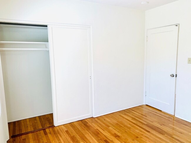 Building Photo - BEAUTIFUL 2BD/1BA CONDO IN CROWN POINT! W/ GARAGE & LAUNDRY! $3,595/mo