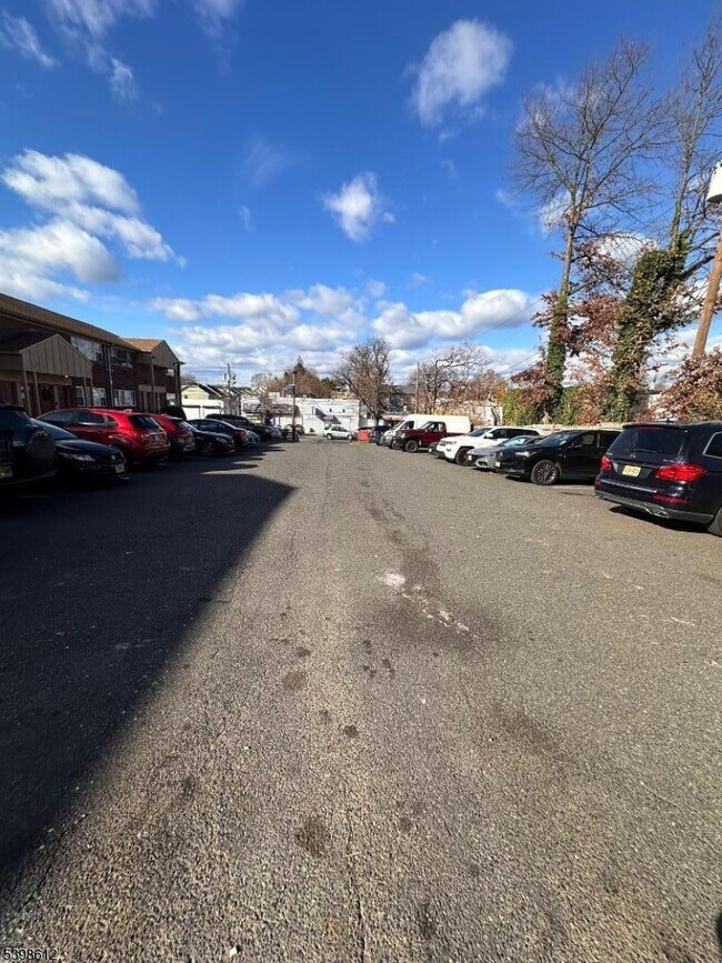 Building Photo - 916 Stuyvesant Ave.