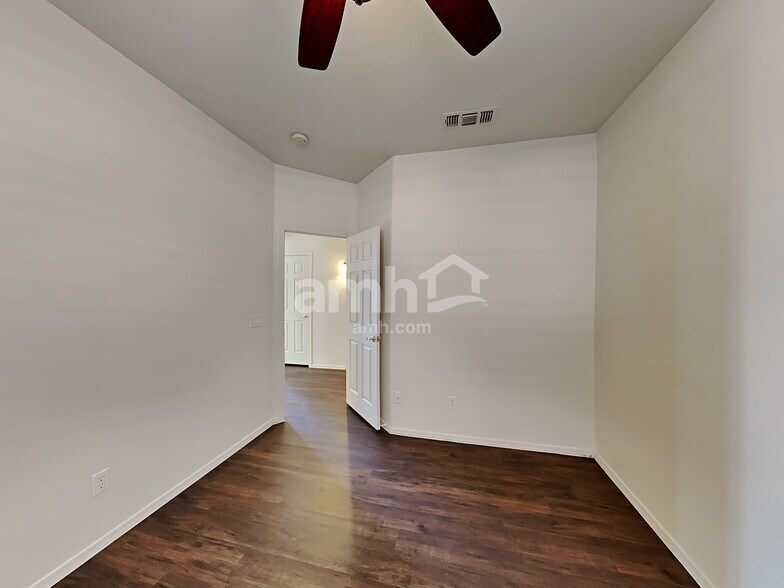 Building Photo - 6829 W Yearling Rd