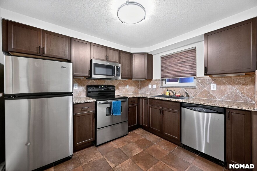 Building Photo - 20 S Logan St