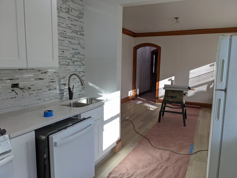 Building Photo - 10420 S Union Ave