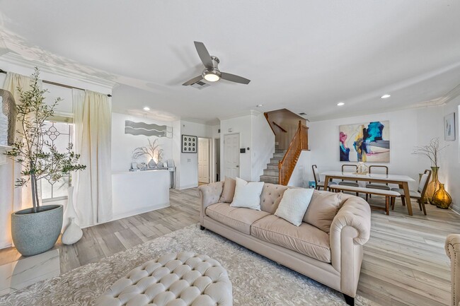 Building Photo - Beautiful Townhome in Chula Vista zz